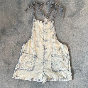 NWT Aerie Tie-Dye lightweight Chambray/Denim Romper with Shoulder Ties Size S/P